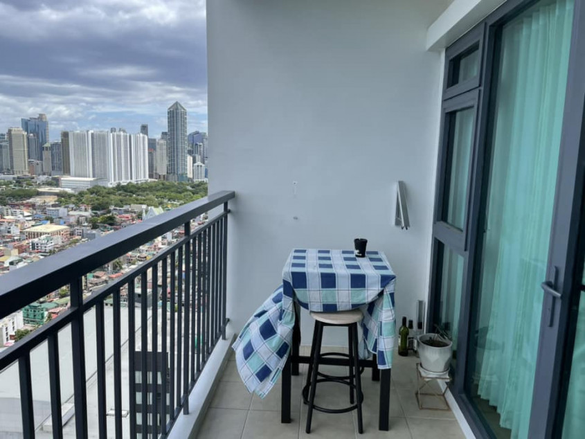 RFO 1BR w/ Balcony & Parking FOR LEASE or FOR SALE at Solstice Condominium Circuit Makati