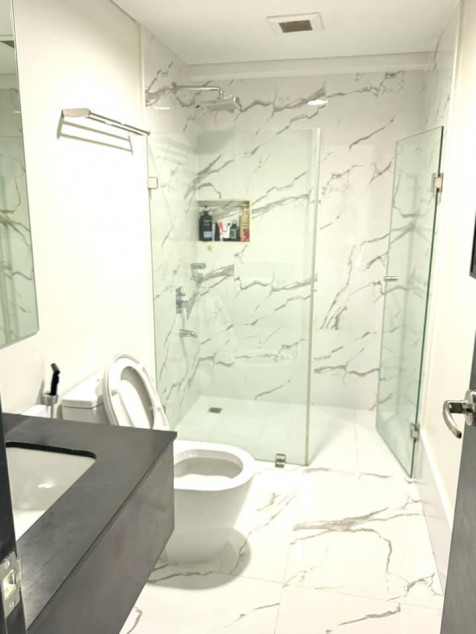 RFO 1BR w/ Balcony & Parking FOR LEASE or FOR SALE at Solstice Condominium Circuit Makati