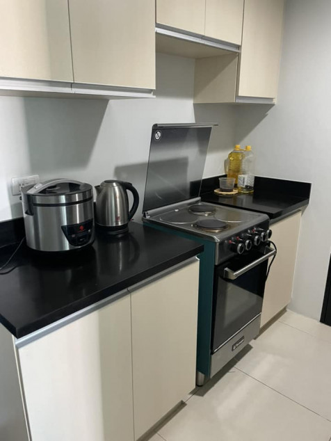 RFO 1BR w/ Balcony & Parking FOR LEASE or FOR SALE at Solstice Condominium Circuit Makati