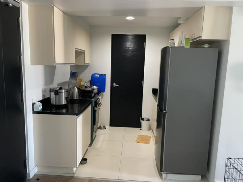 RFO 1BR w/ Balcony & Parking FOR LEASE or FOR SALE at Solstice Condominium Circuit Makati