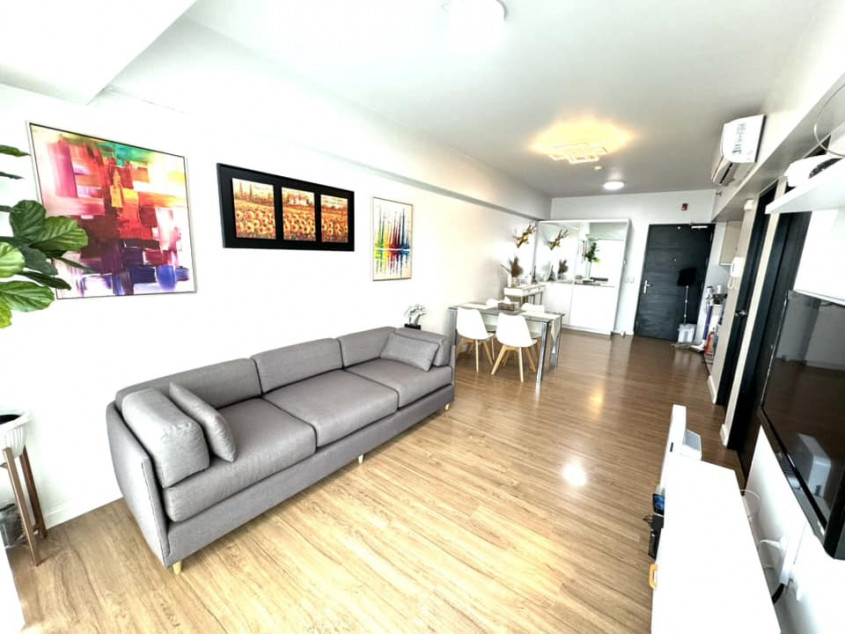 RFO 1BR w/ Balcony & Parking FOR LEASE or FOR SALE at Solstice Condominium Circuit Makati