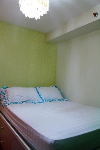 Loft Style Condo near Robinsons Cybergate, Boni Avenue