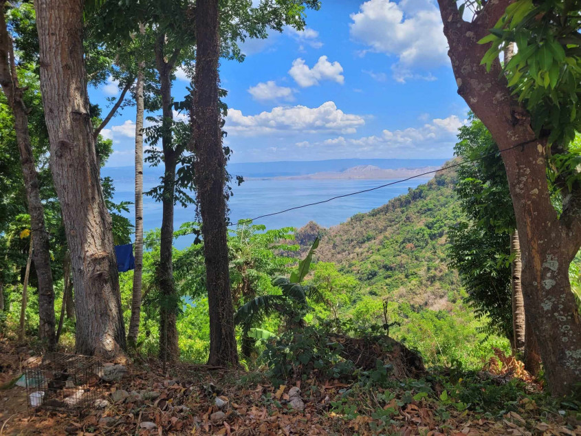 Prime Property with Breathtaking Views of Taal Lake and Volcano!
