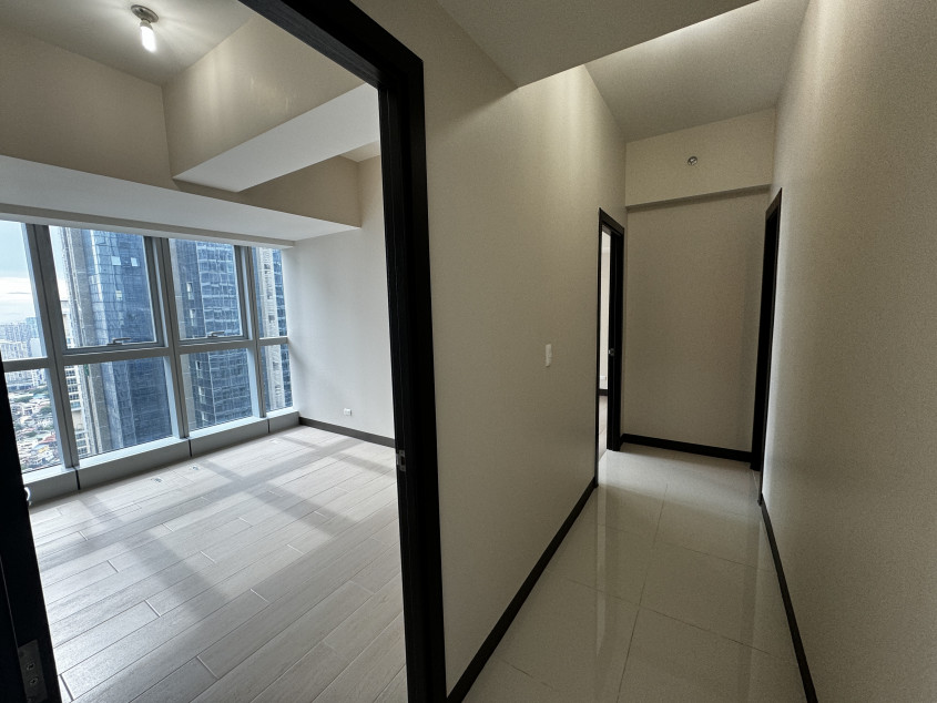 Last 2 Bedroom Rent to Own Condo For Sale in Uptown Parksuites BGC