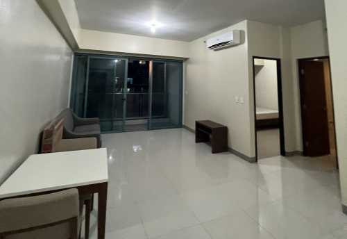 1 Bedroom Rent to Own Condo For Sale in One Uptown BGC near Mitsukoshi Mall