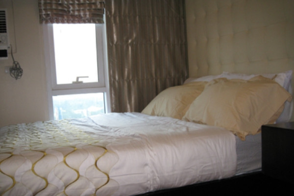 2 Bedroom Bi-level East of Galleria Condominium - Below Market Value!