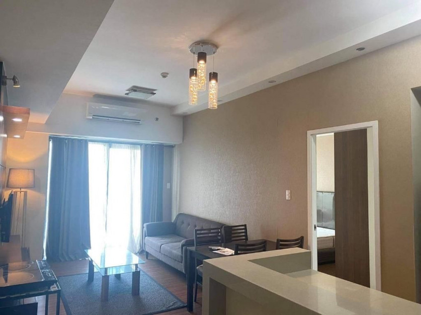 "Rush sale" Fully Furnished 1 Bedroom unit in Shang Salcedo Place (12C)