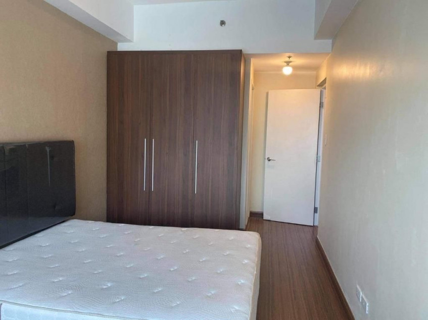 "Rush sale" Fully Furnished 1 Bedroom unit in Shang Salcedo Place (12C)