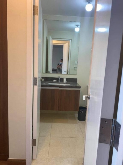 "Rush sale" Fully Furnished 1 Bedroom unit in Shang Salcedo Place (12C)