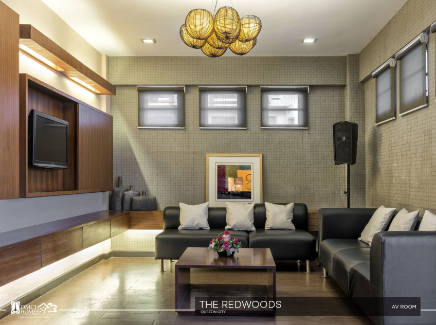 Redwoods, 2 Bedroom Condo Fairview QC Reduced to sell!