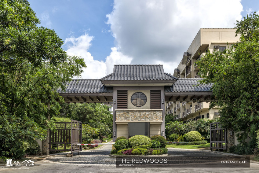 Redwoods, 2 Bedroom Condo Fairview QC Reduced to sell!