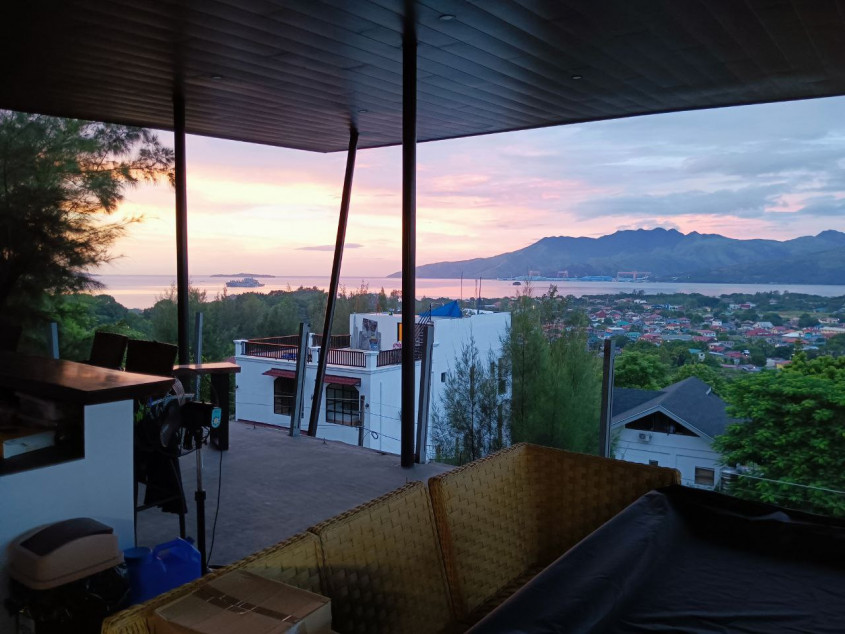 Panoramic Ocean and Mountain View Luxury House For Sale By Owner in Baretto, Olongapo City