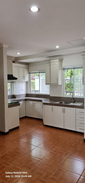 4-Storey Terrace Home In Upper Cubi, Subic Bay Freeport Zone