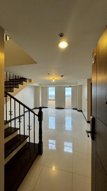 Rent To Own 2 Bedroom Loft Penthouse Condo For Sale in St. Mark Residences McKinley Hill