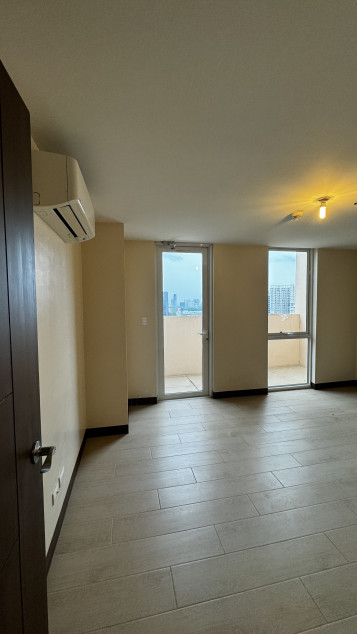 Rent To Own 2 Bedroom Loft Penthouse Condo For Sale in St. Mark Residences McKinley Hill