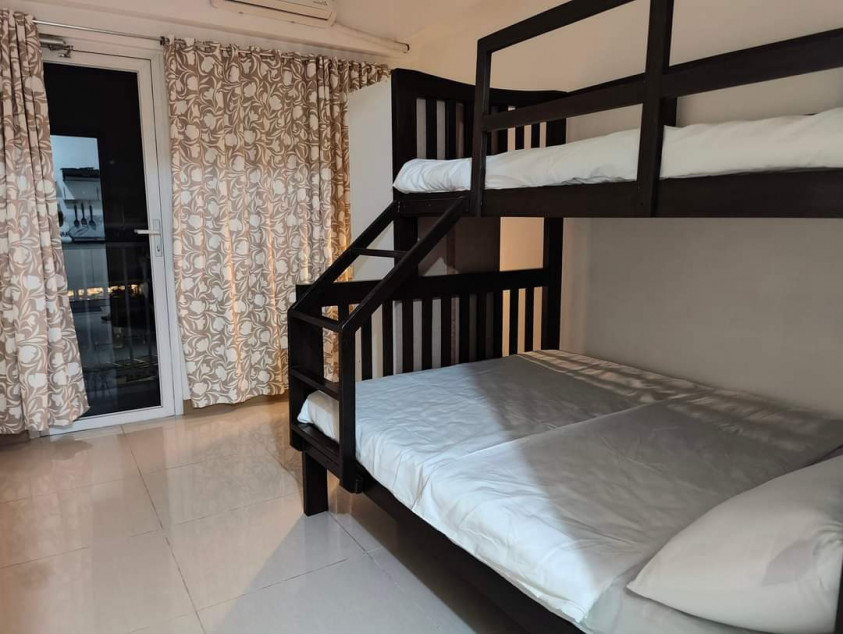 Cozy 2 Bedroom With WIFI, Netflix And Balcony In Las Piñas