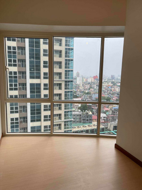 2 BEDROOM FOR SALE in Central Parkwest BGC