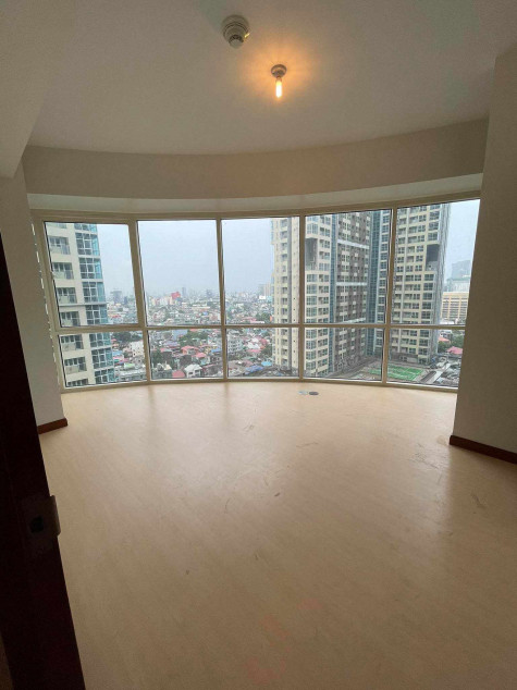 2 BEDROOM FOR SALE in Central Parkwest BGC