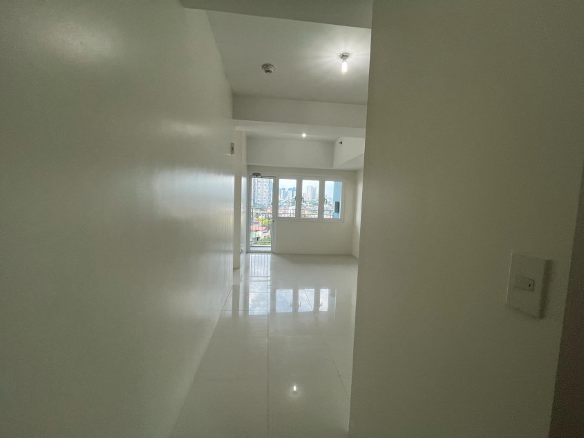 2 Bedroom for Assumed Balance in Park Avenue BGC