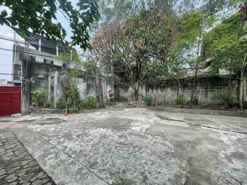 Lot For Sale in Mindanao Ave Taguig City 335 SQM Main Road Clean Title