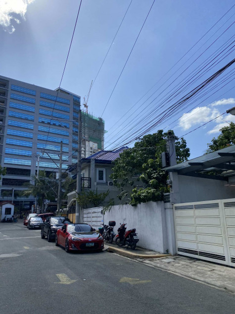 Clean Title Two Residential / Commercial Lot FOR SALE at Kalayaan Avenue Taguig