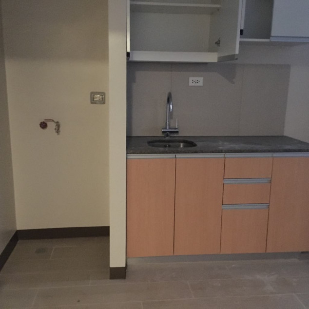 Clean Title RFO Studio Unit FOR SALE at San Antonio Residences Gil Puyat Makati