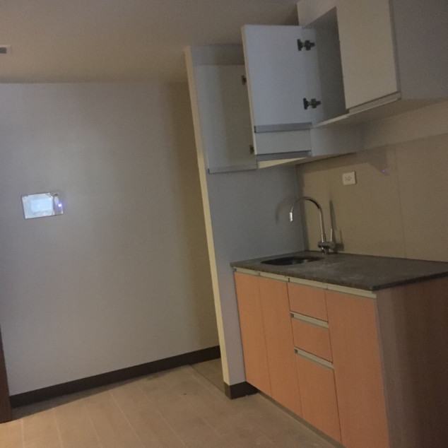 Clean Title RFO Studio Unit FOR SALE at San Antonio Residences Gil Puyat Makati