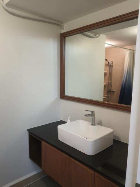 For Leas 2 BR Unit At The Rise Makati