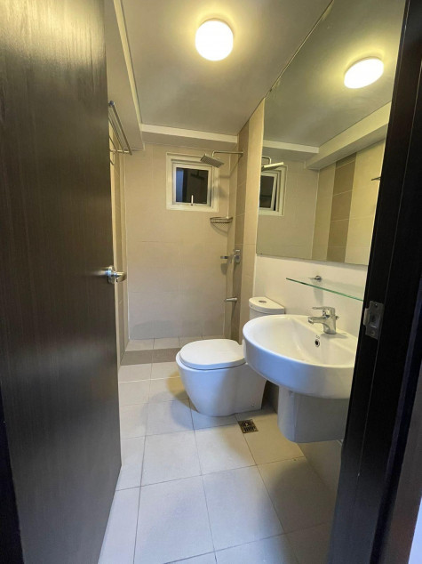 Clean Title RFO Furnished Studio Unit FOR SALE at Tower 3 of The Lerato Makati