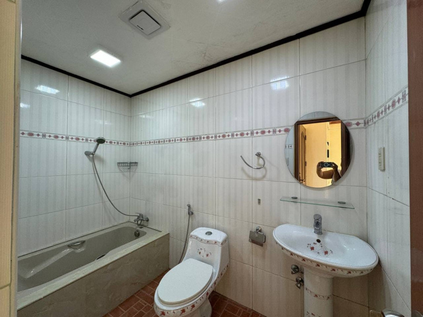 6 BR House and Lot for Sale in Bacoor, Cavite