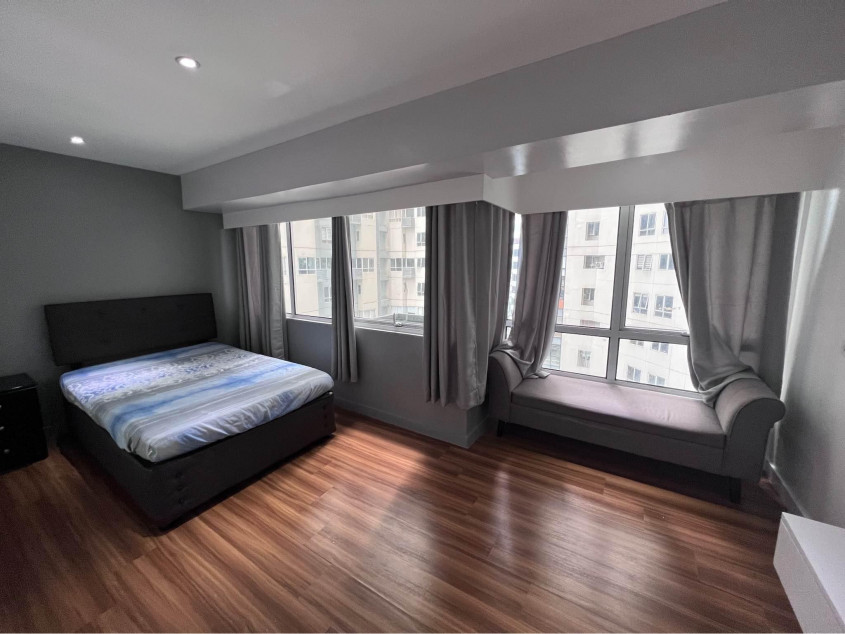 Clean Title Furnished 2BR Bi-level Unit FOR SALE at Fort Victoria BGC Taguig