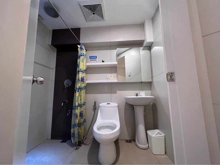 Clean Title Furnished 2BR Bi-level Unit FOR SALE at Fort Victoria BGC Taguig