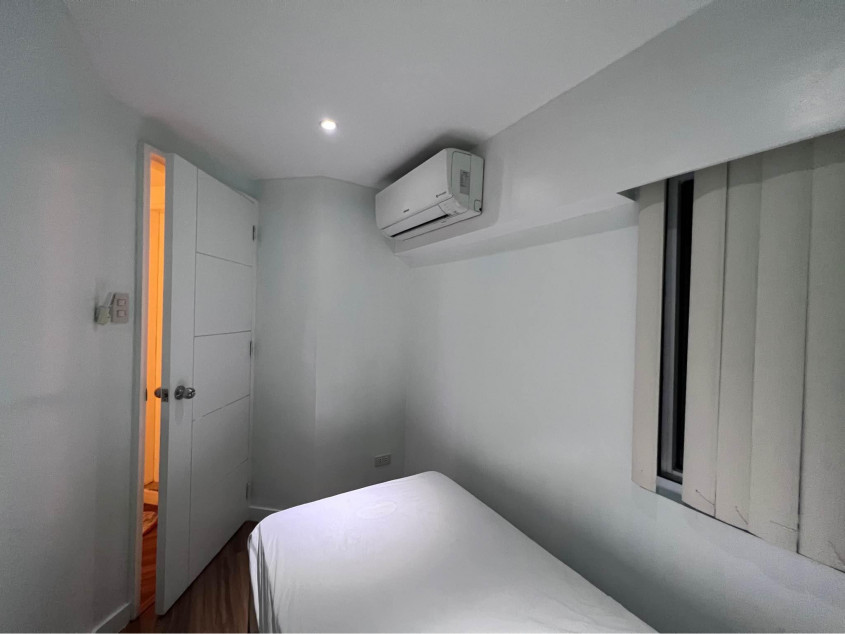 Clean Title Furnished 2BR Bi-level Unit FOR SALE at Fort Victoria BGC Taguig