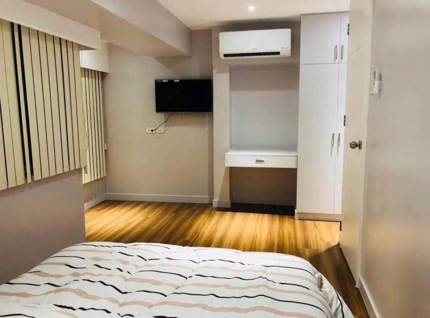 Clean Title Furnished 2BR Bi-level Unit FOR SALE at Fort Victoria BGC Taguig