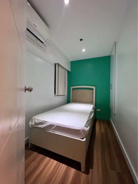 Clean Title Furnished 2BR Bi-level Unit FOR SALE at Fort Victoria BGC Taguig