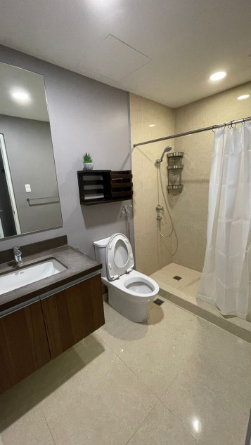 Income Generating Clean Title 1BR w/ Balcony FOR SALE at Shang Salcedo Place Makati