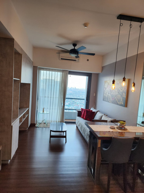 Income Generating Clean Title 1BR w/ Balcony FOR SALE at Shang Salcedo Place Makati