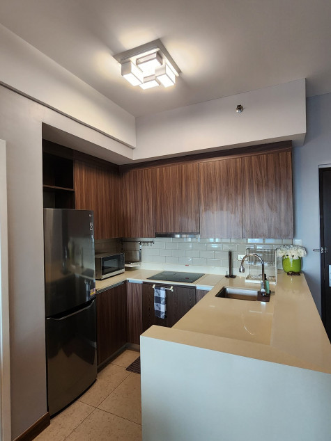 Income Generating Clean Title 1BR w/ Balcony FOR SALE at Shang Salcedo Place Makati