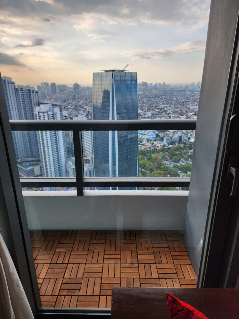 Income Generating Clean Title 1BR w/ Balcony FOR SALE at Shang Salcedo Place Makati