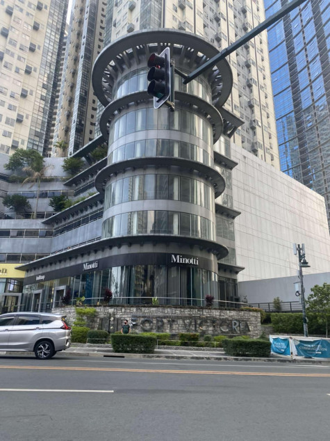 Semi Furnished Unit At Fort Victoria BGC