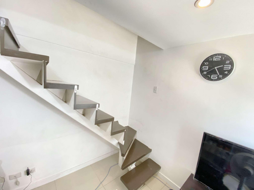 Semi Furnished Unit At Fort Victoria BGC