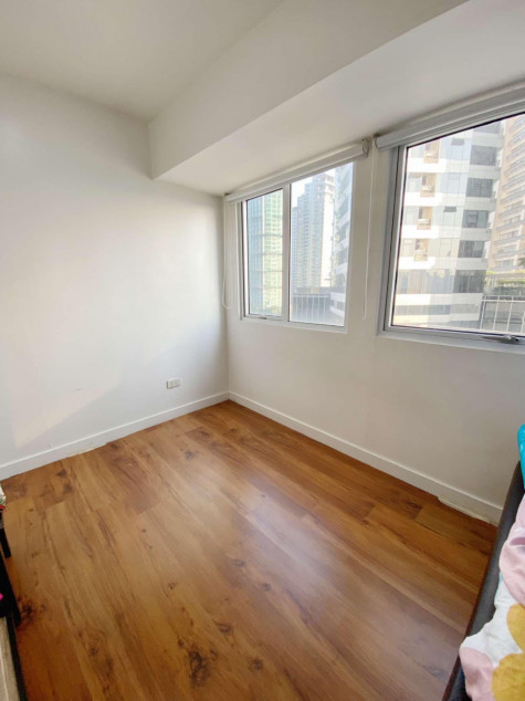 Semi Furnished Unit At Fort Victoria BGC