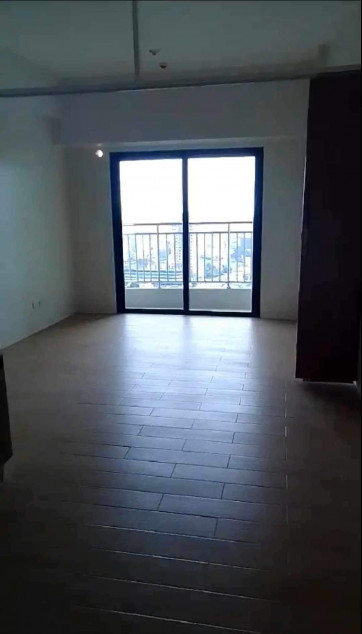 One Bedroom Condo Unit With Balcony At Rsquare Taft Avenue, Manila
