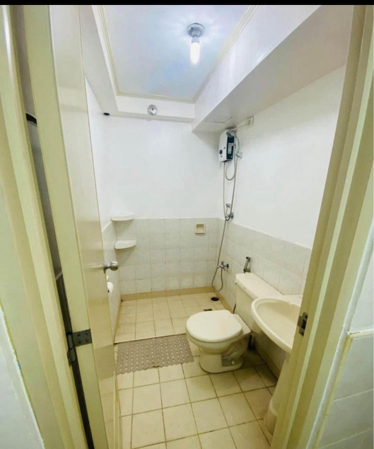 P1.8M ONLY! 2BR Premium Condominium in PASIG for sale! (owner going abroad)