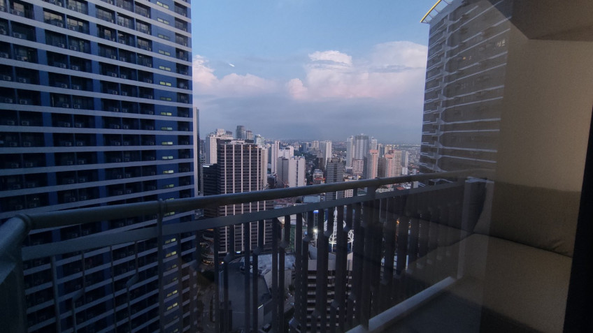 2BR Unit In The Rise, Makati (With Optional Parking)