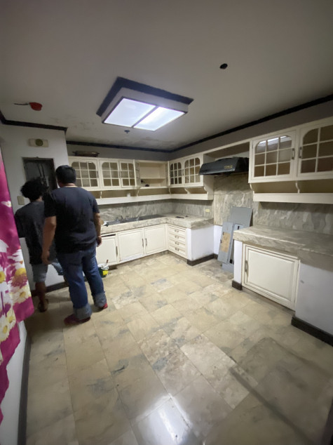 Alexandra Condominiums Along Meralco Ave, Ortigas Business District, San Antonio, Pasig City