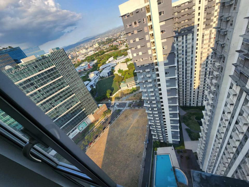 RFO Clean Title 1 Bedroom Condo Unit For Sale At Avida Towers 34th Street BGC Taguig