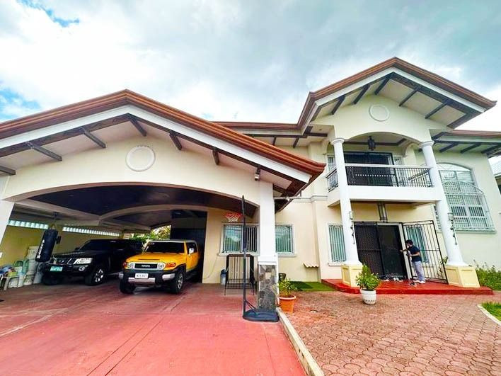 House & Lot For Sale In Sto. Nino Village Banilad, Cebu City