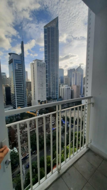 All In! Furnished 1 Bedroom With Balcony 26.81 SQM Facing Amenities At Jazz Makati