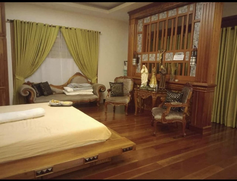Mansion In Angeles City, Pampanga For Sale